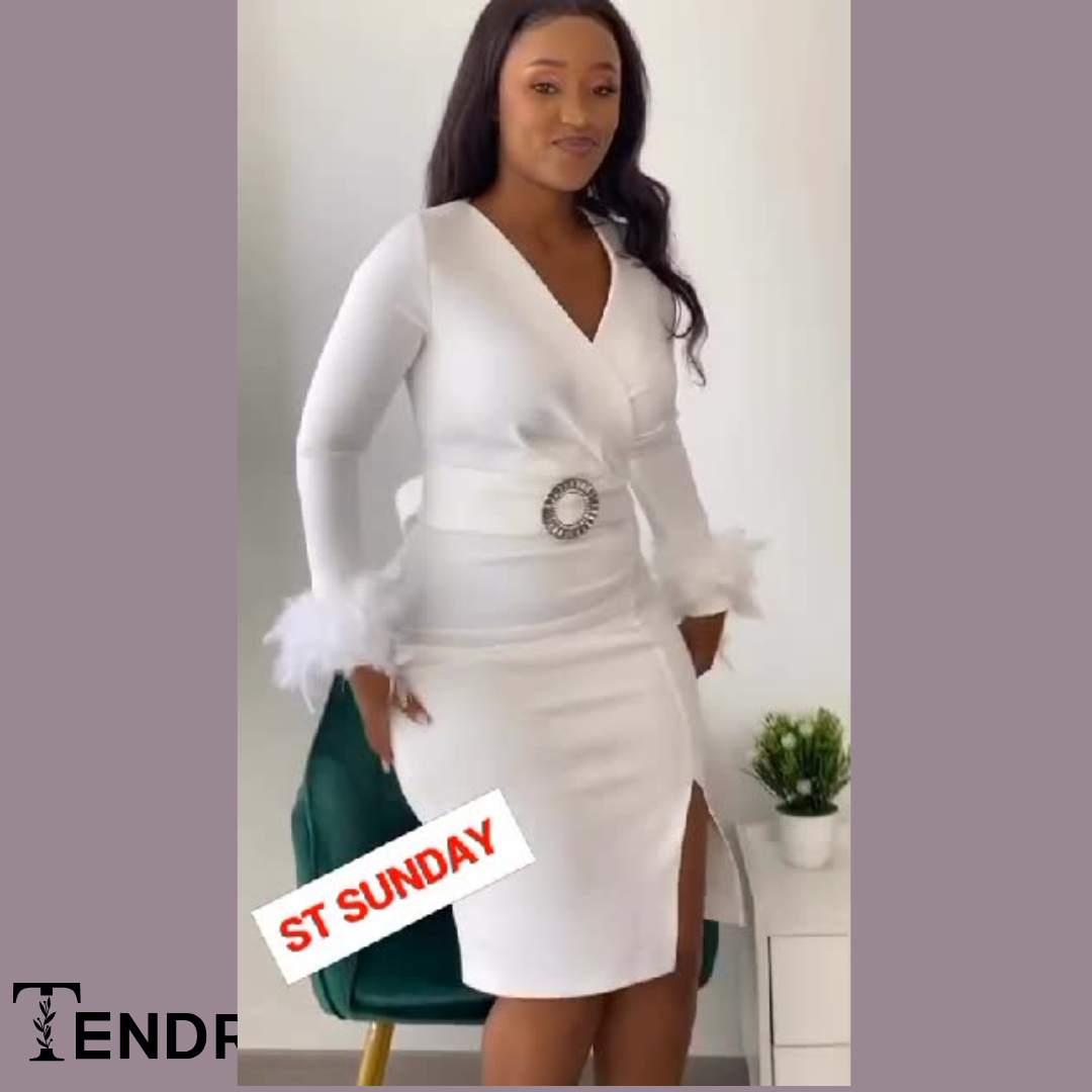 Robe Blanche Élégante avec Ceinture et Manches Plumeuses