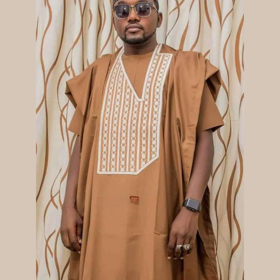 Prestige Caramel – Tunique Homme 3 Pièces à Broderies Traditionnelles