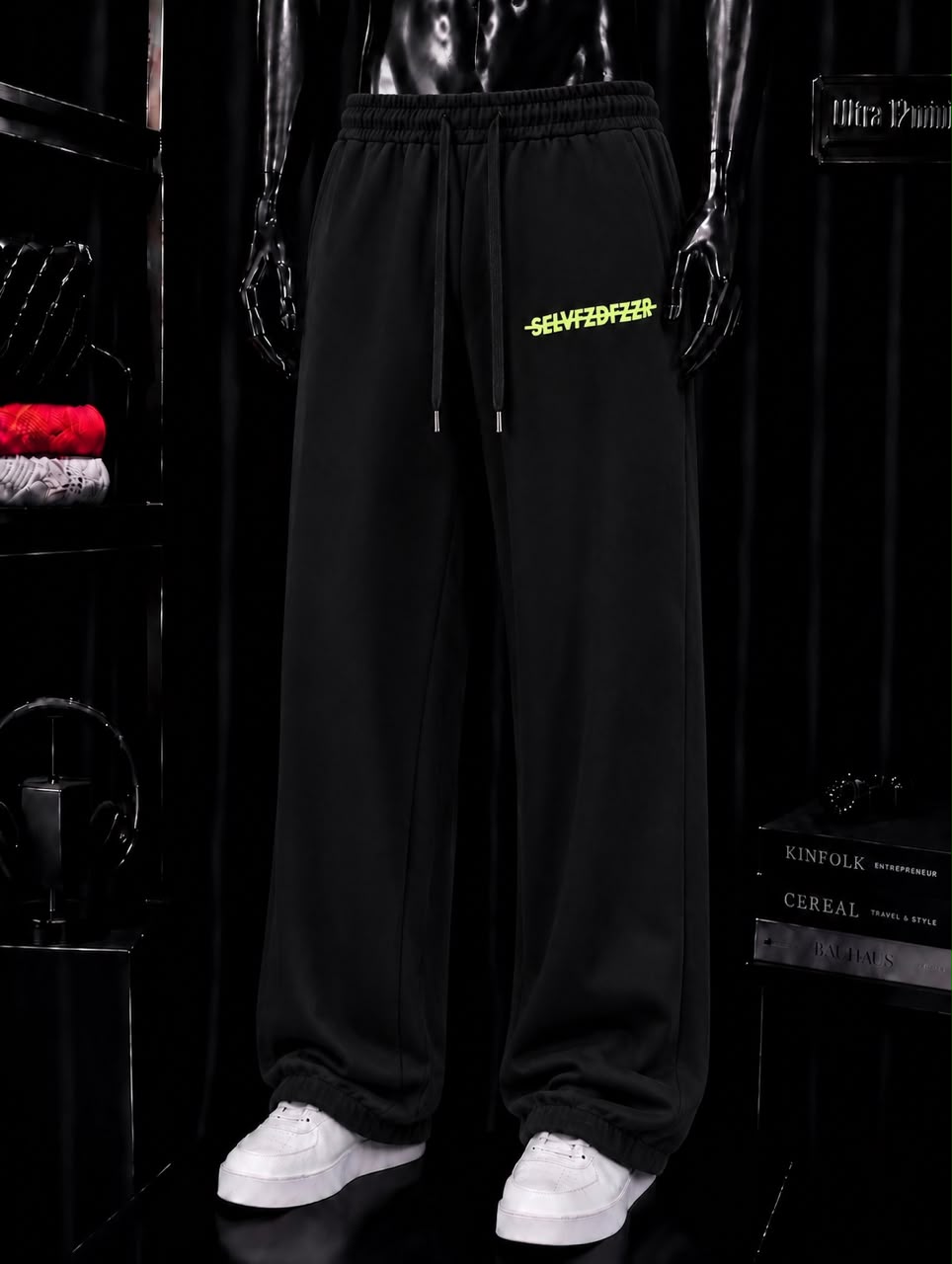 Pantalon jogging noir lettrage vert fluo