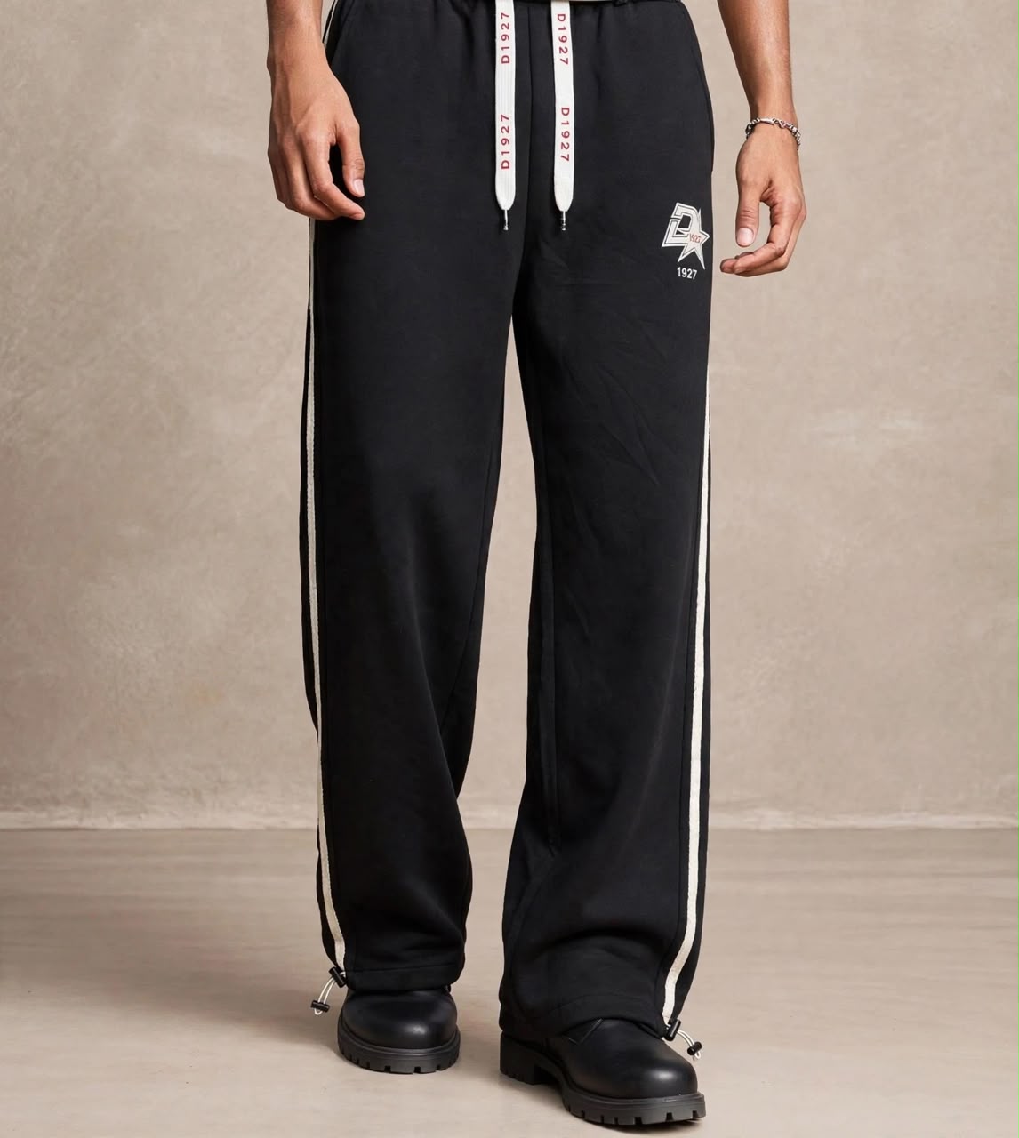 Pantalon large noir bande étoile