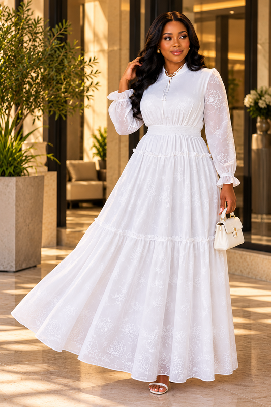Robe Longue Blanche Brodée à Volants et Taille Smockée