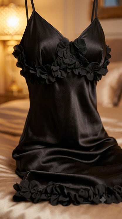 Nuisette Satin Élégance — Volants Pétales 🖤