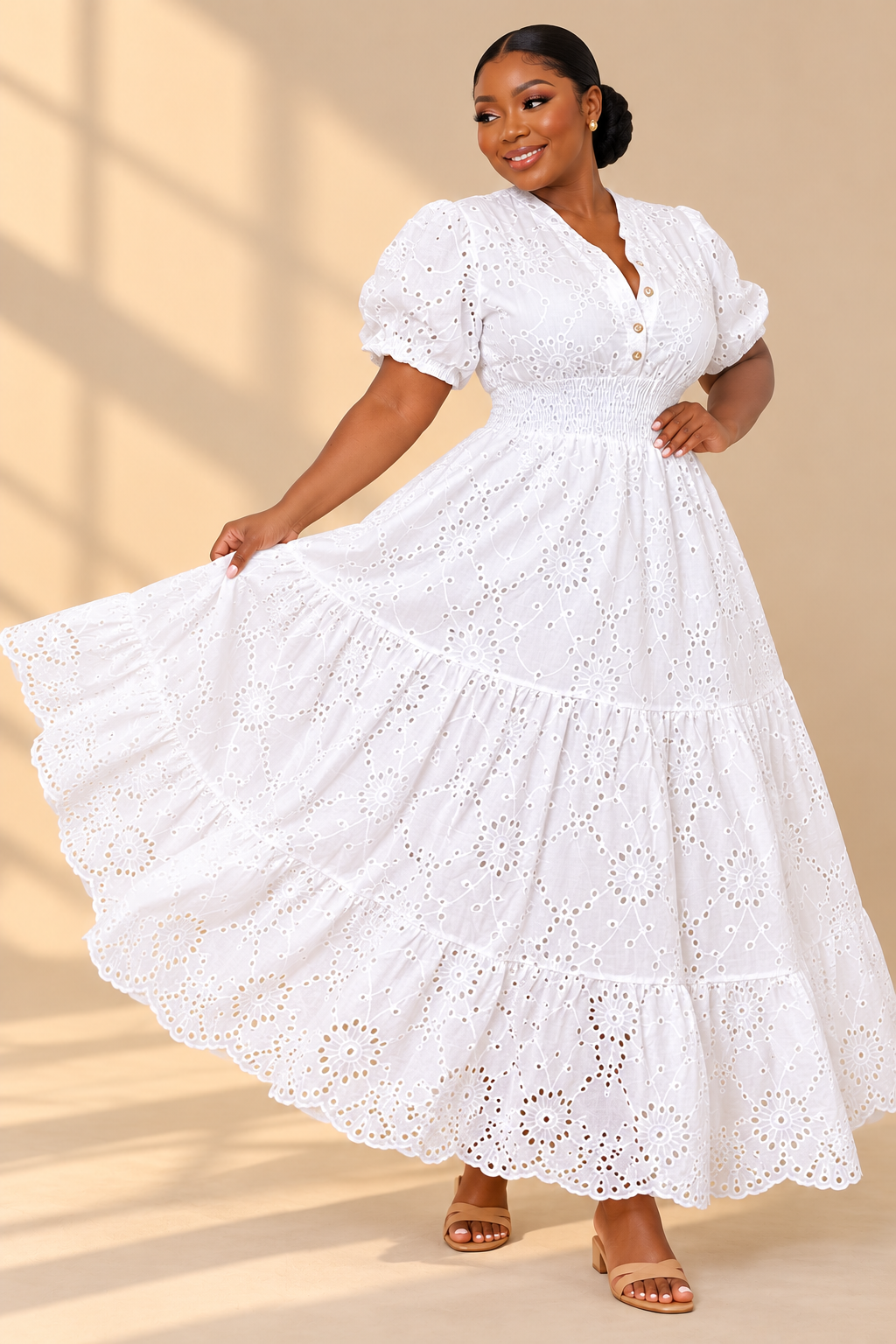 Robe longue blanche ajourée à manches bouffantes et jupe à volants