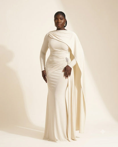 Robe longue drapée à manche cape
