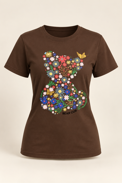 T-shirt marron ourson fleuri, détail de l'imprimé