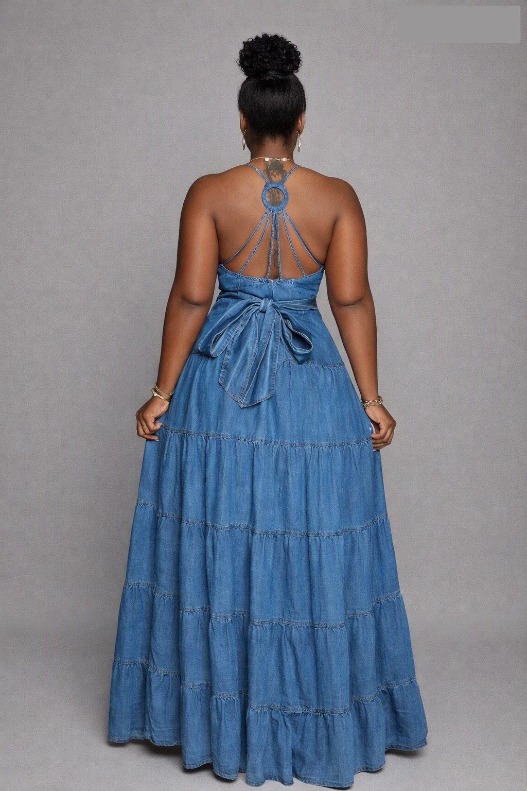 Robe longue en jean à volants étagés et bustier boutonné, Tendressa