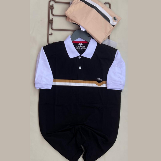 Élégance Contrastée: Polo Lacoste à Blocs de Couleur Blanc et Noir, Luxe et Confort Exceptionnels