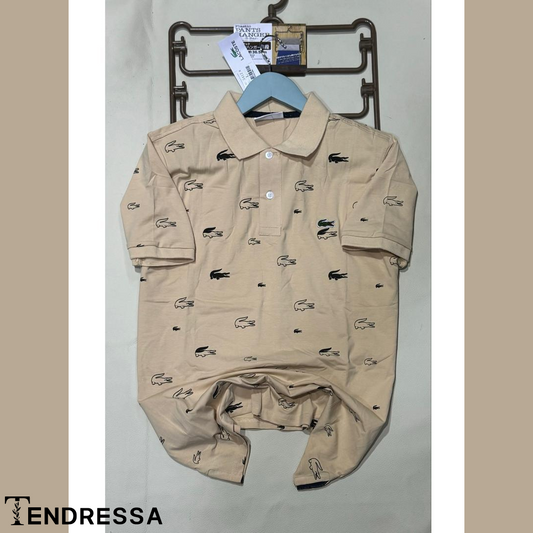 Chic Audacieux: Polo Beige avec Motifs Crocodiles, Luxe et Confort Exceptionnels