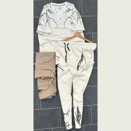 Un Style Complété : Haut et Pantalon Jogging dans un Ensemble Parfait