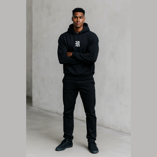 Hoodie “Black R” – L’élégance minimaliste qui impose le respect