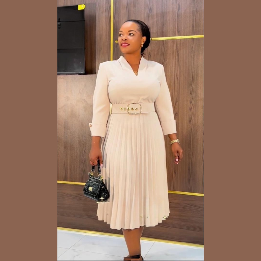 Robe Prestige Plissée – Élégance Pure & Intemporelle