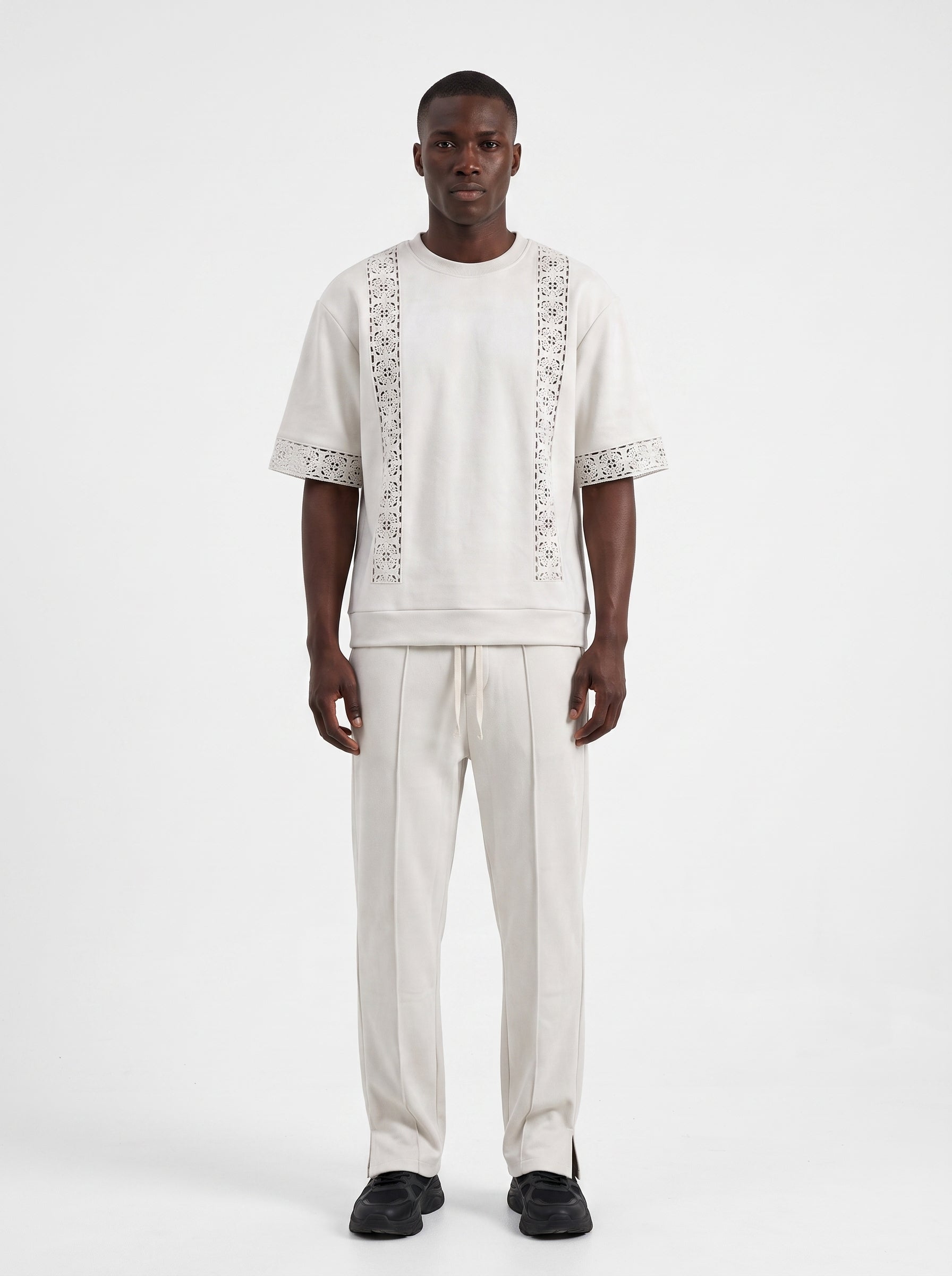 Ensemble homme blanc a bandes crochet, tenue complete