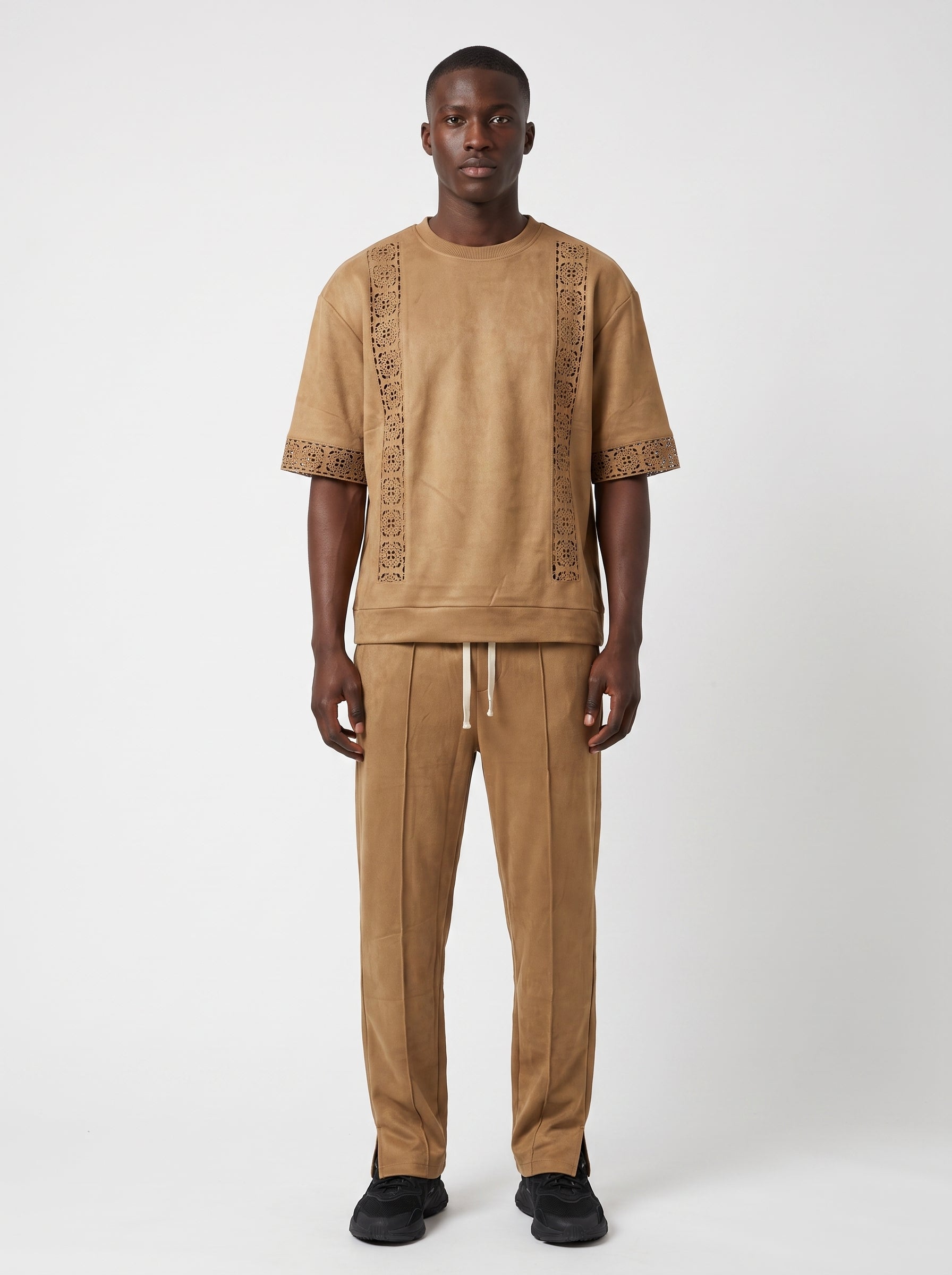 Ensemble homme camel a bandes crochet, tenue complete