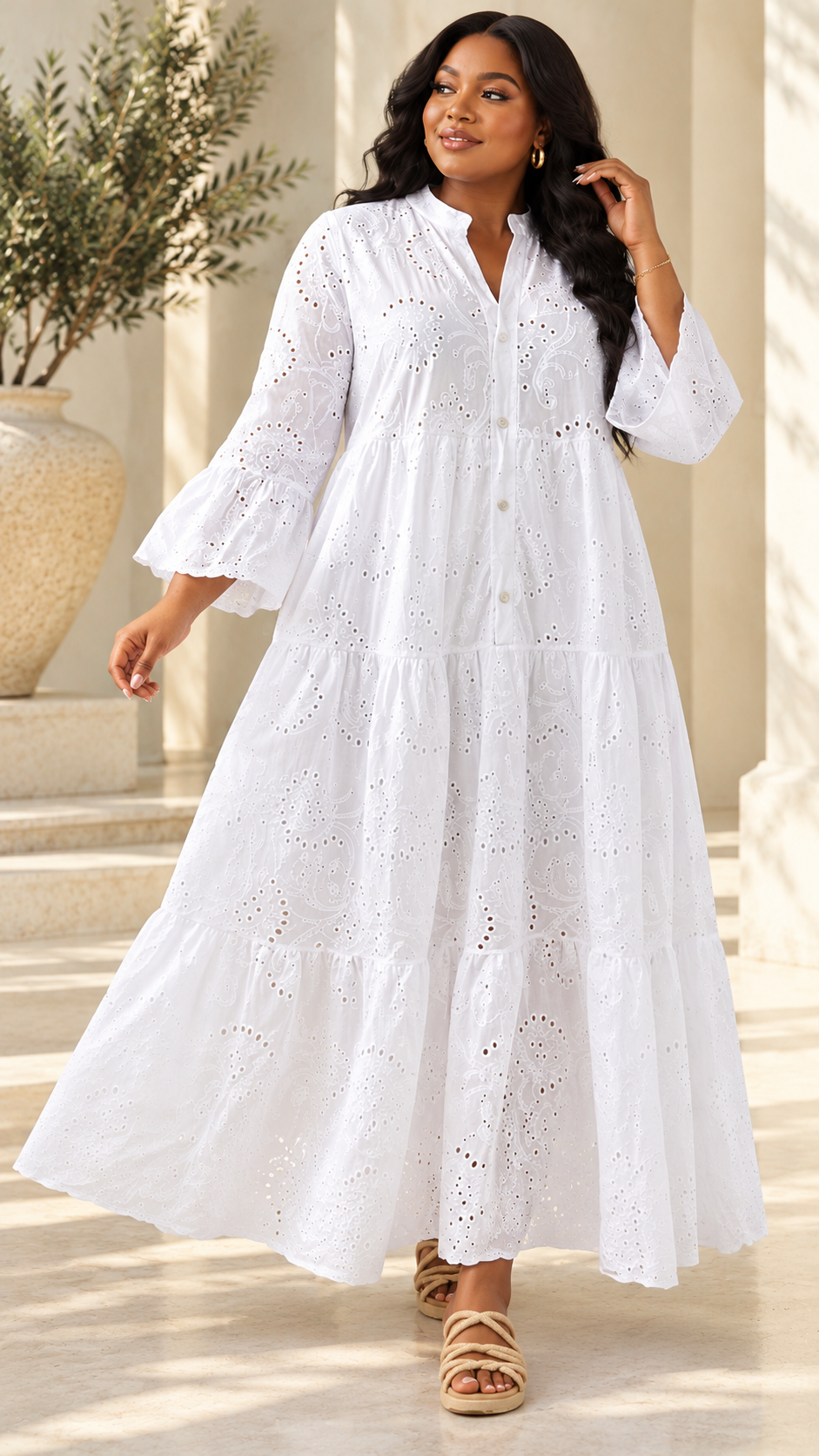 Robe longue blanche ajourée boutonnée à jupe à volants étagés