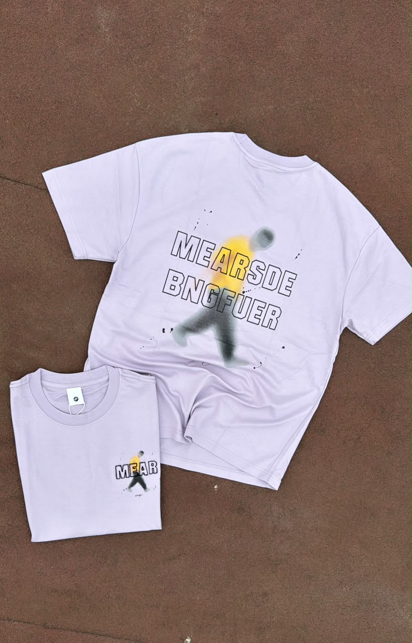 T-shirt oversize lilas silhouette en mouvement, dos et devant