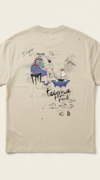 T-shirt oversize beige, dos avec vieux marin et voilier tacoma