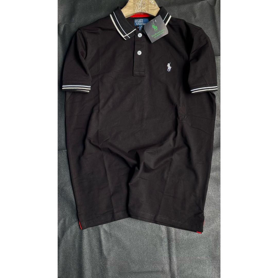 Polo Noir Élégant avec Rayures Blanches