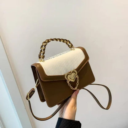 Sac à Main Plissé avec Poignée Tressée et Fermoir en Cœur