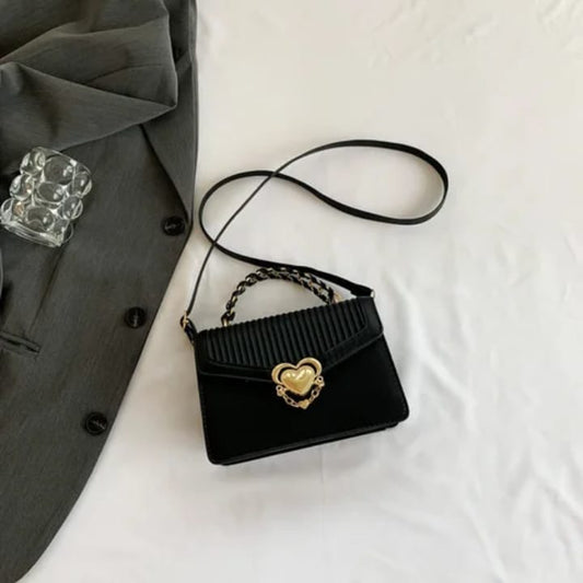 Sac à Main Plissé avec Poignée Tressée et Fermoir en Cœur