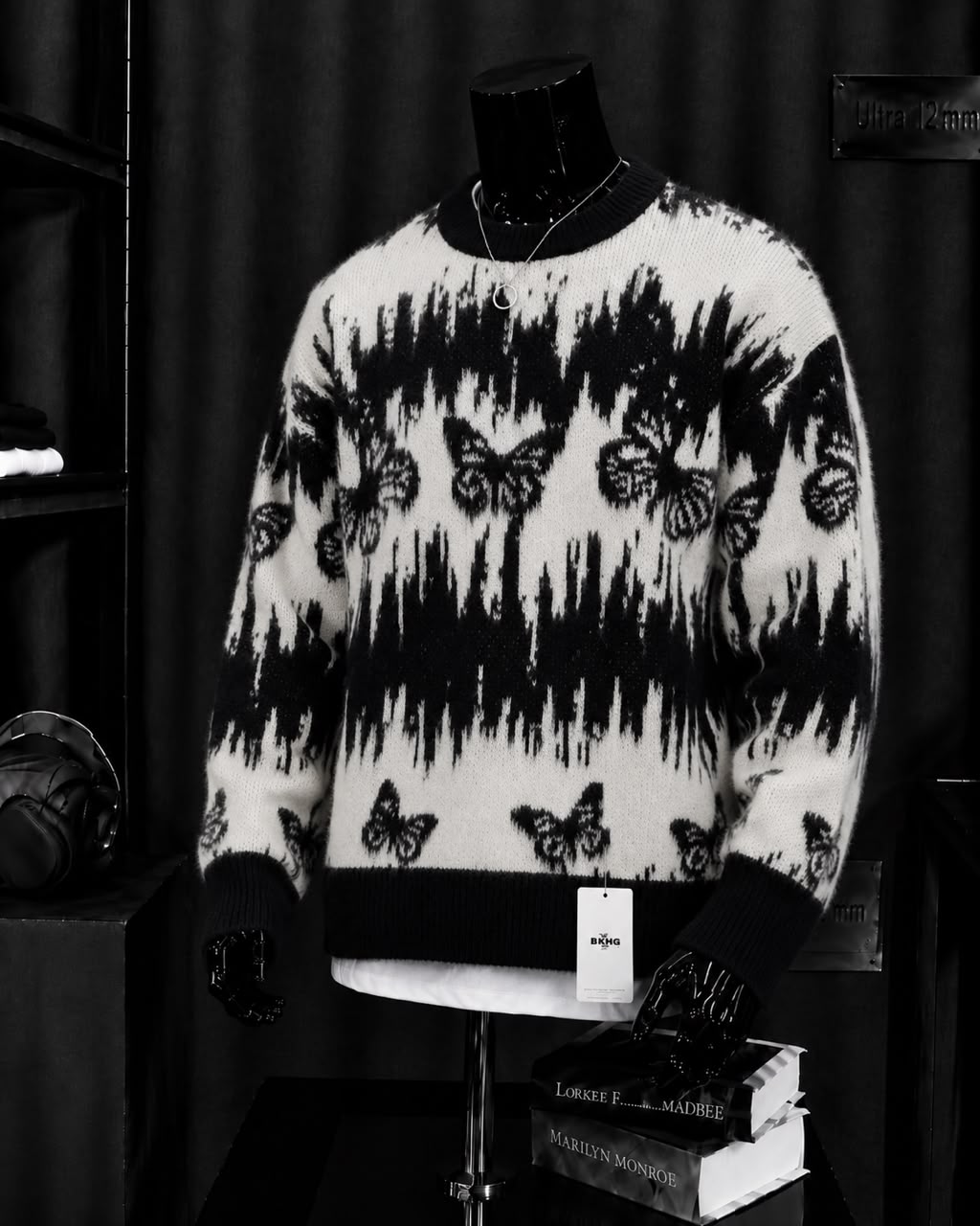 Pull jacquard papillons noir blanc