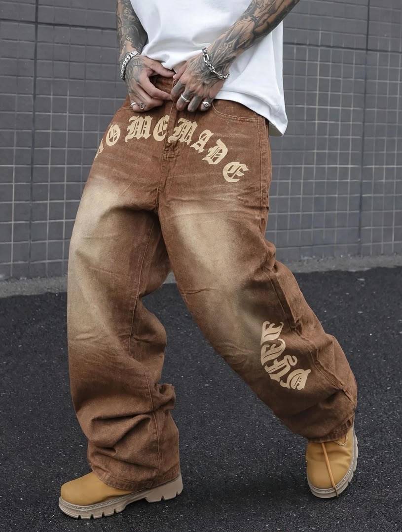 Jean baggy délavé marron lettrage gothique homme — Tendressa