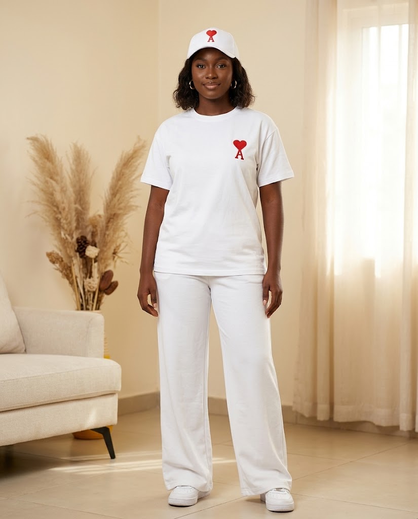 Ensemble t-shirt et pantalon cœur brodé