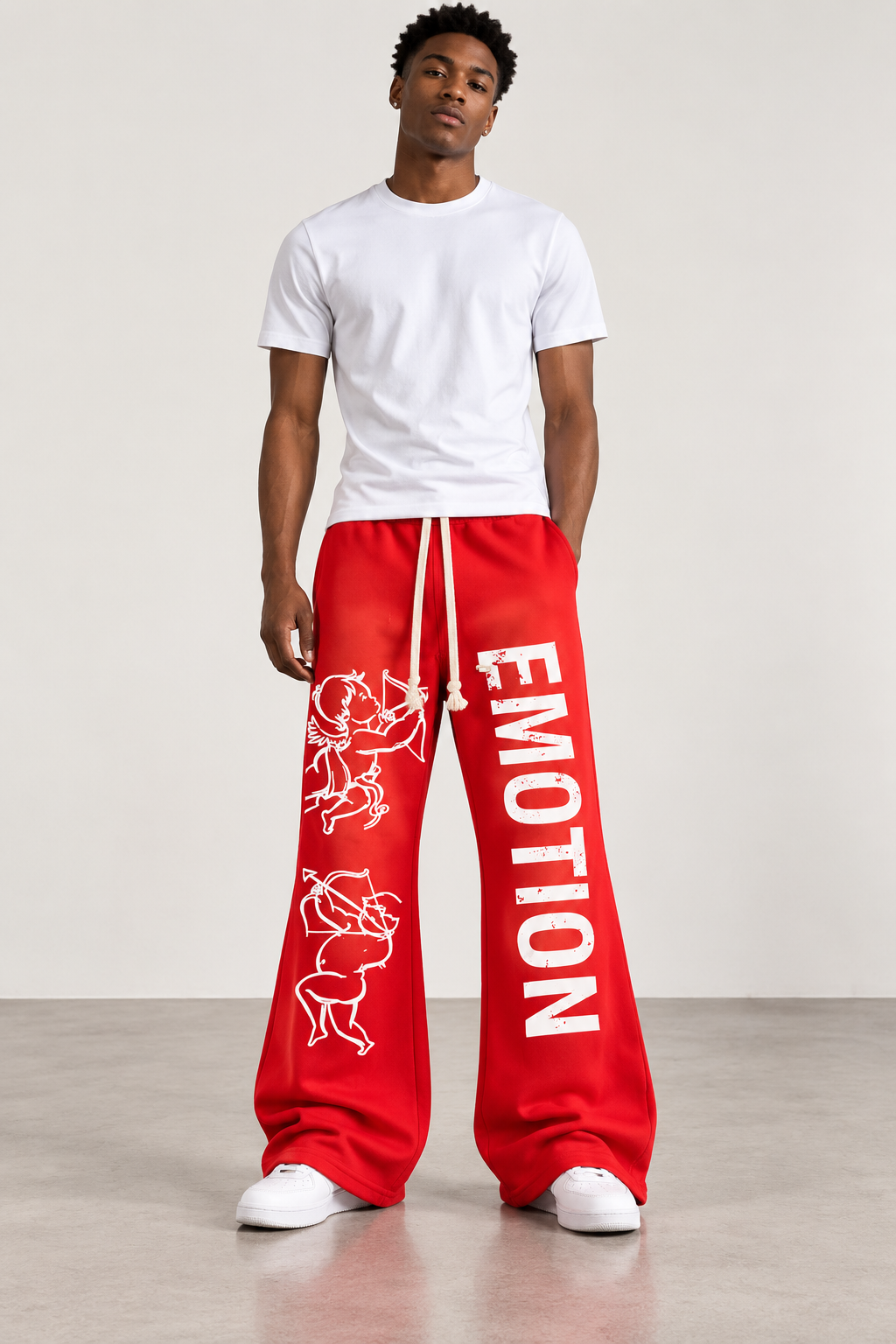 Pantalon flare Emotion, détail de la coupe évasée