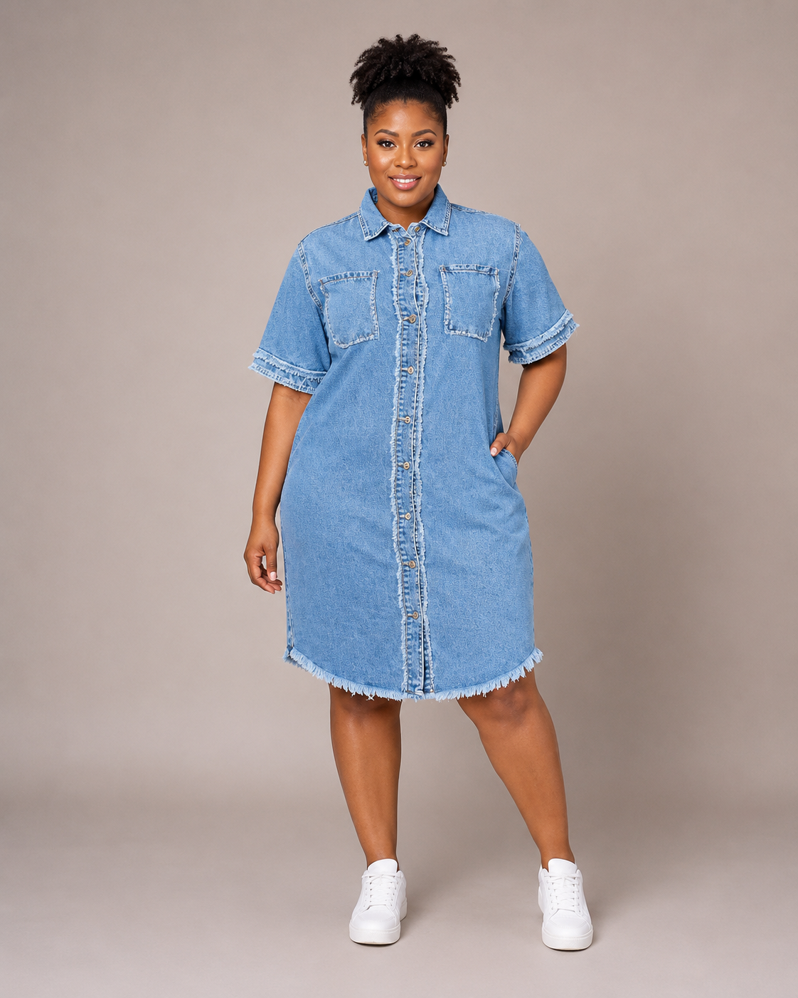 Robe chemise en jean à bords effilochés et poches poitrine, Tendressa