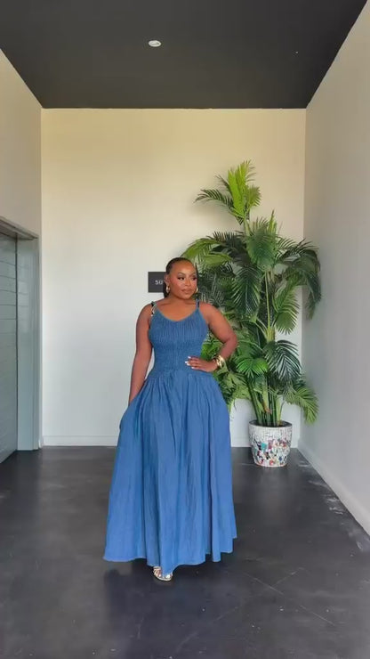 Robe Longue Bleu Denim à Bretelles – Élégance & Chic