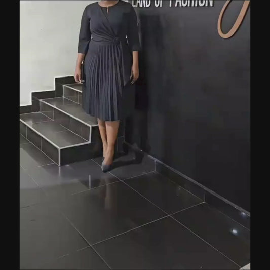 Sublime élégance : La robe noire incontournable pour un style impeccable
