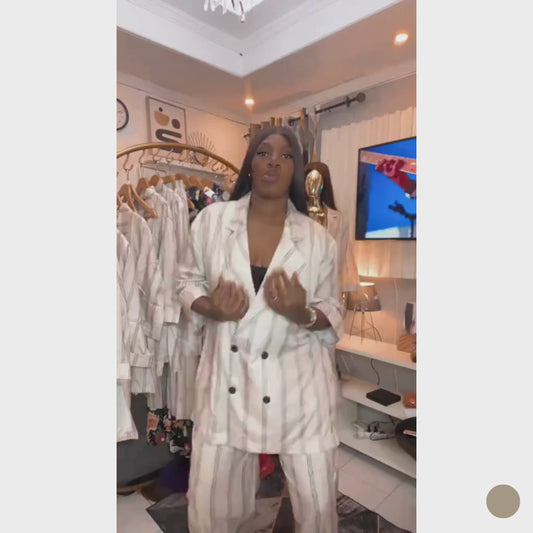 L’ensemble chic qui fait toute la différence Composé De La Veste et du Pantalon ✨