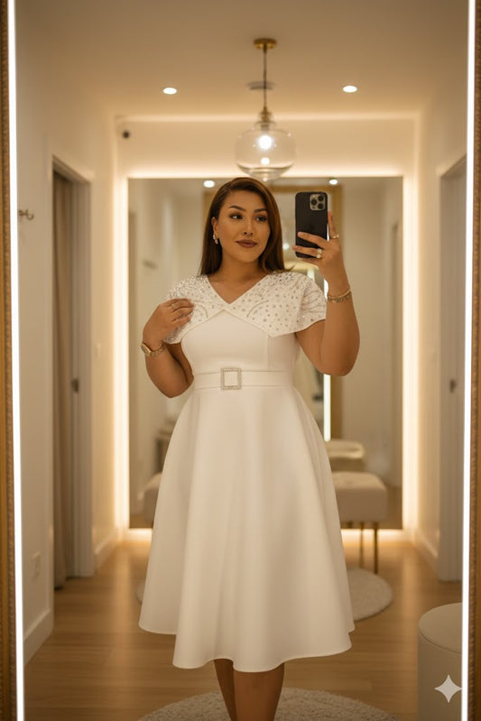 Robe Élégance Pure – La robe blanche qui sublime toutes les silhouettes